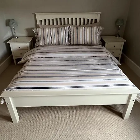 Immaculate 2-bed In Centre